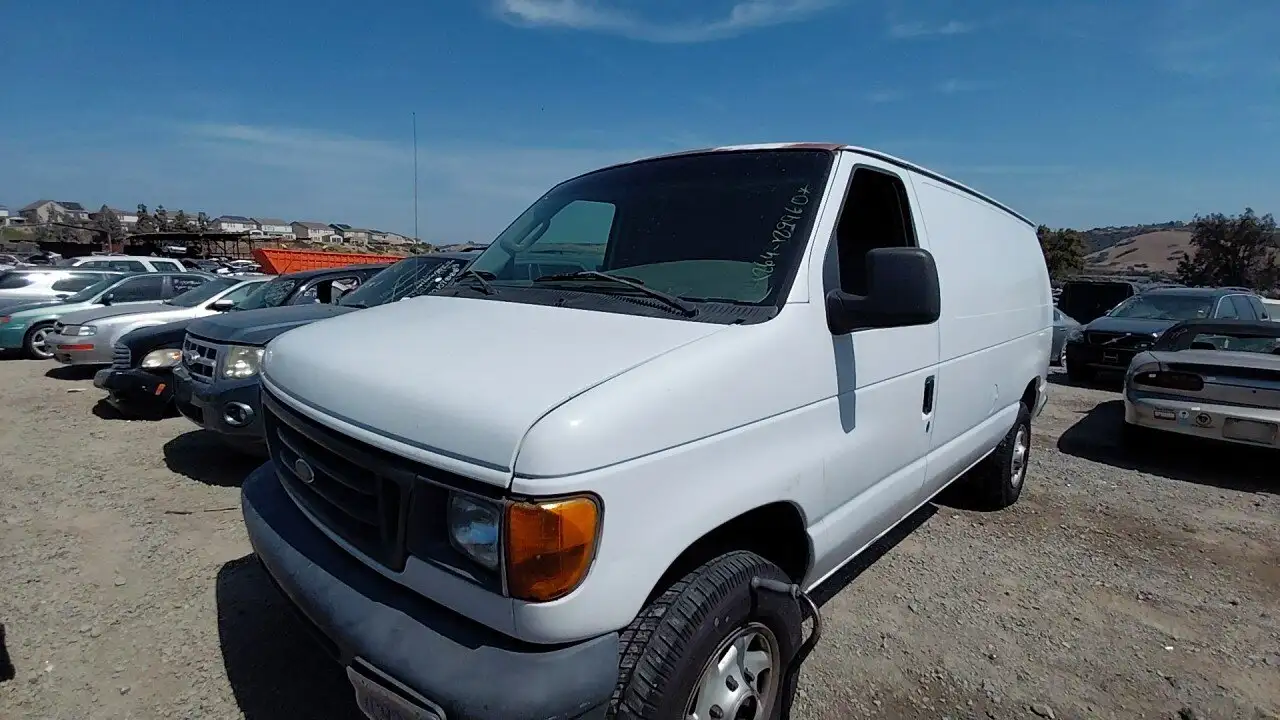 Photo of 2003 Ford E-350 Super Duty