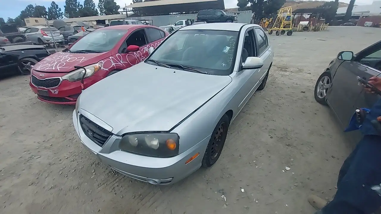 Photo of 2004 Hyundai Elantra