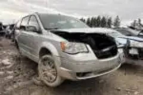 Photo of 2010 Chrysler Town & Country