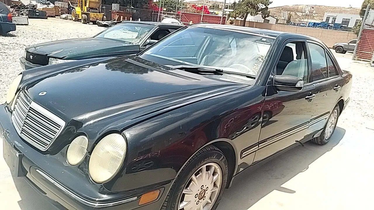 Photo of 2001 Mercedes-Benz E320