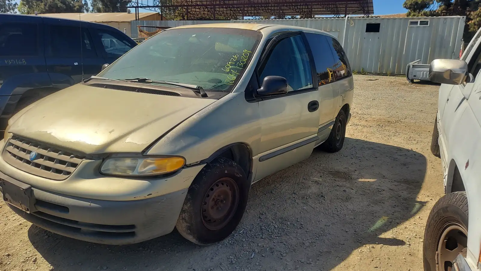 Photo of 1999 Plymouth Voyager