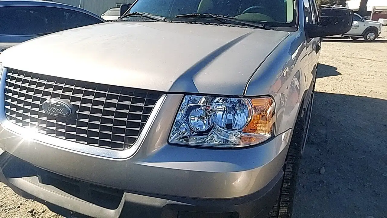 Photo of 2004 Ford Expedition
