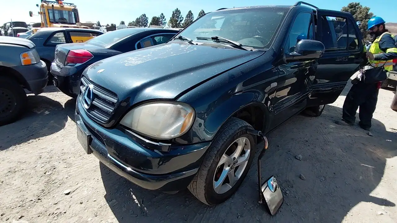 Photo of 2000 Mercedes-Benz Ml320
