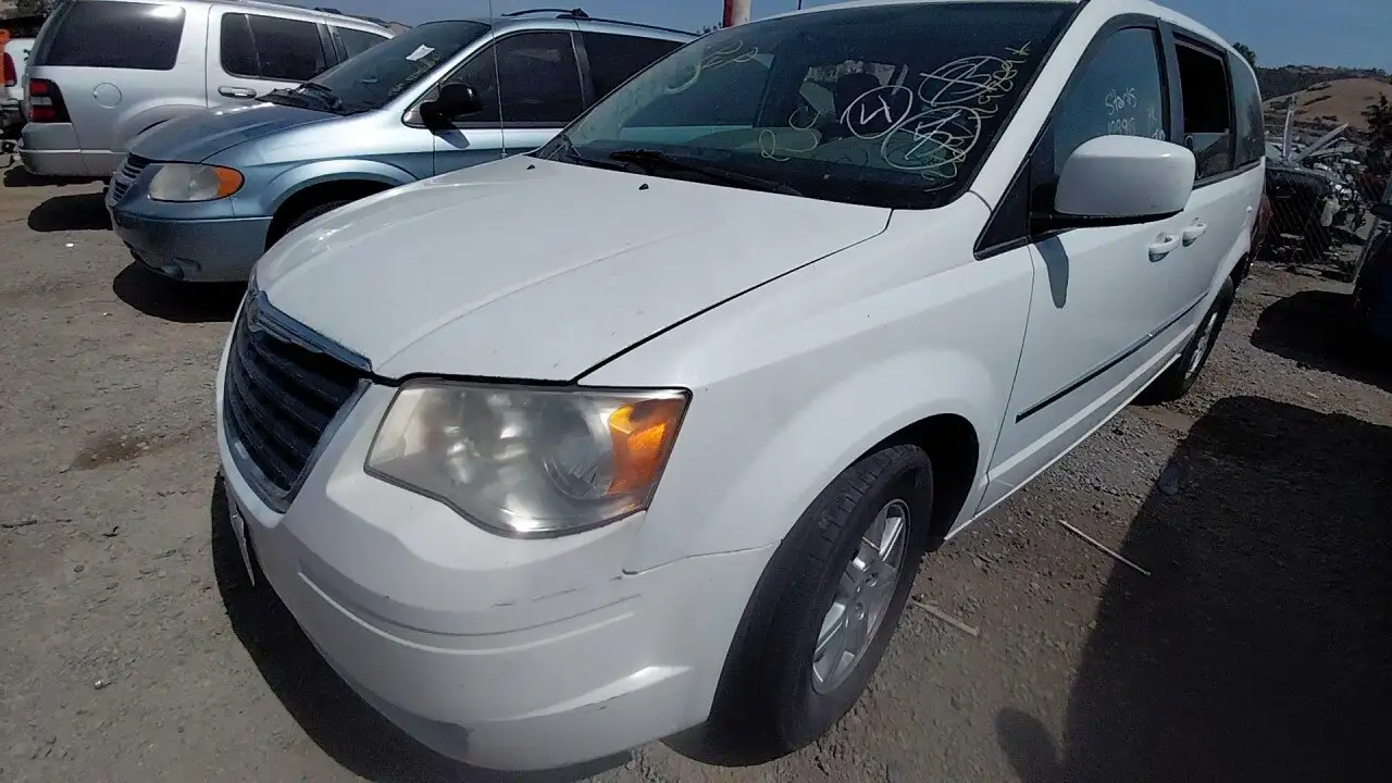 Photo of 2010 Chrysler Town & Country