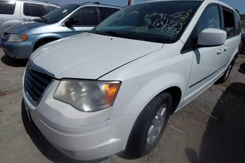 Photo of 2010 Chrysler Town & Country