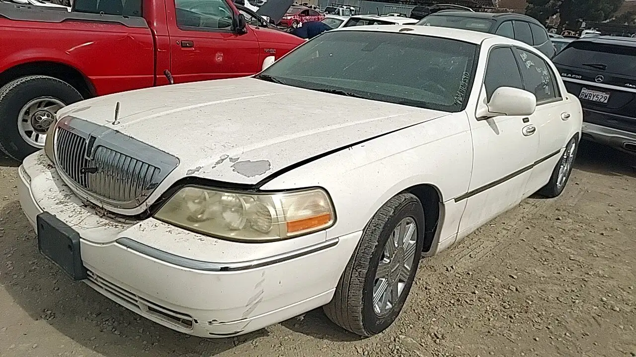 Photo of 2003 Lincoln Town Car