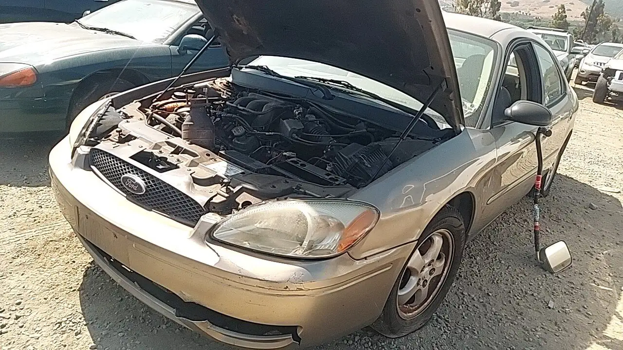 Photo of 2005 Ford Taurus