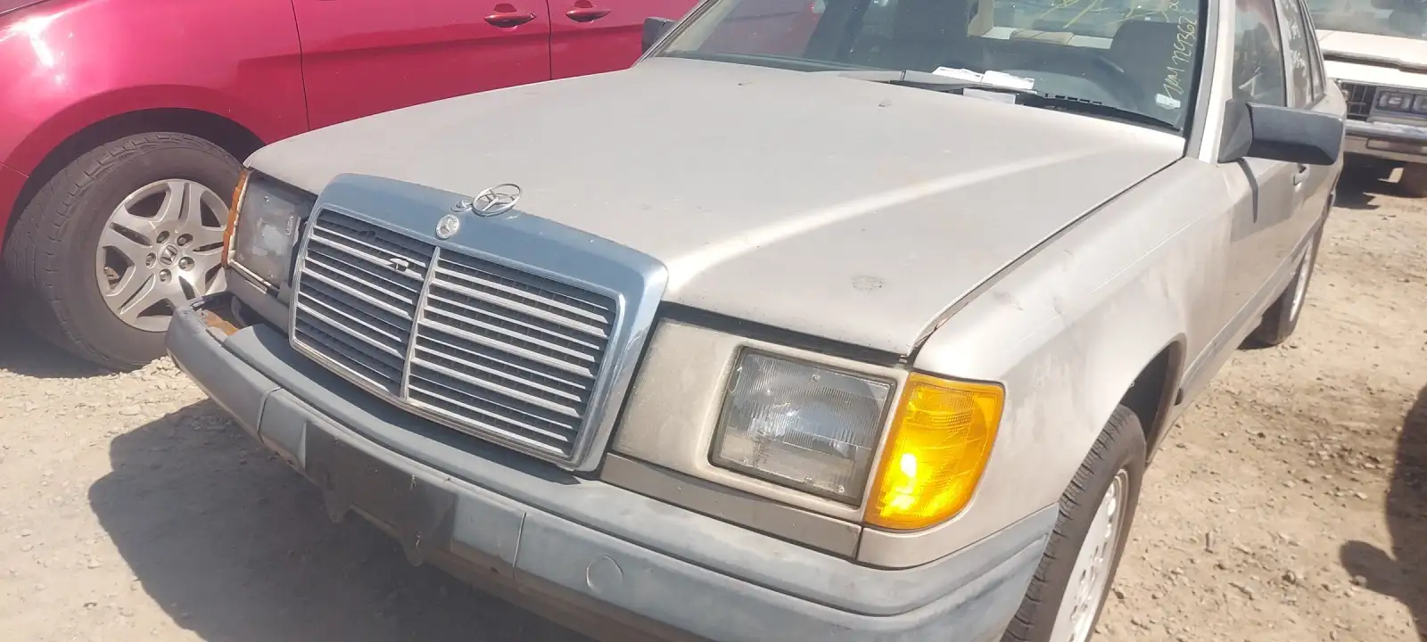 Photo of 1989 Mercedes-Benz 260E
