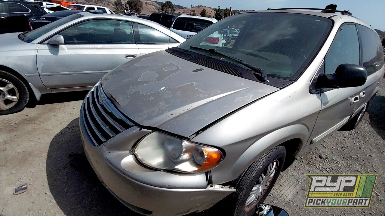Photo of 2005 Chrysler Town & Country