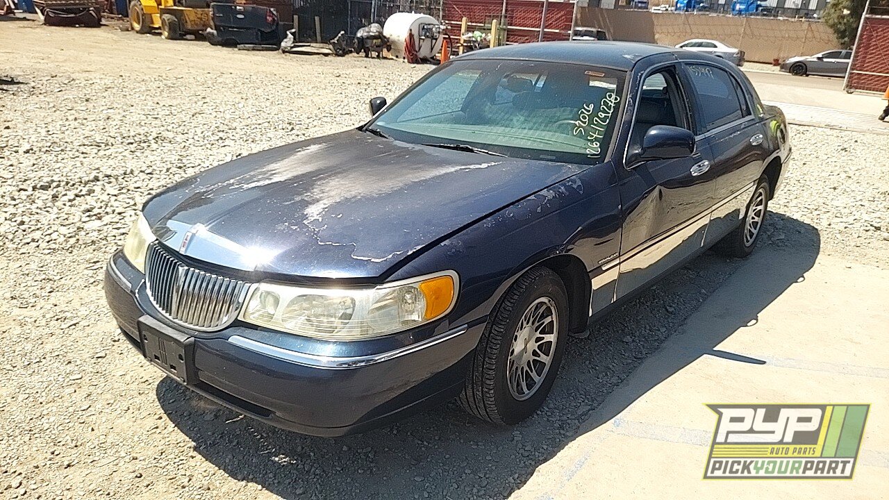 Photo of 2001 Lincoln Town Car