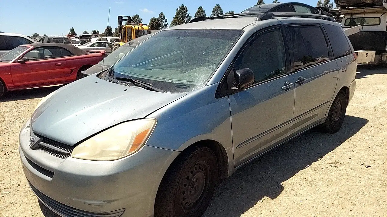 Photo of 2005 Toyota Sienna