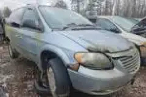Photo of 2004 Chrysler Town & Country