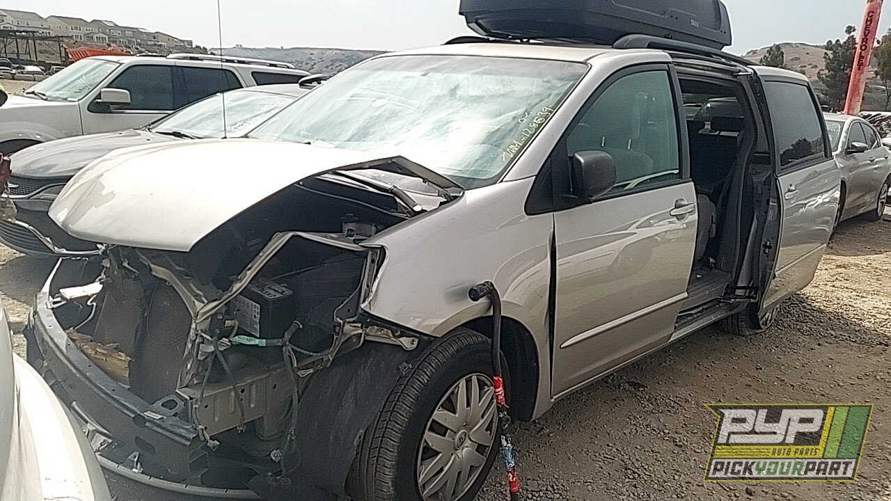 Photo of 2004 Toyota Sienna