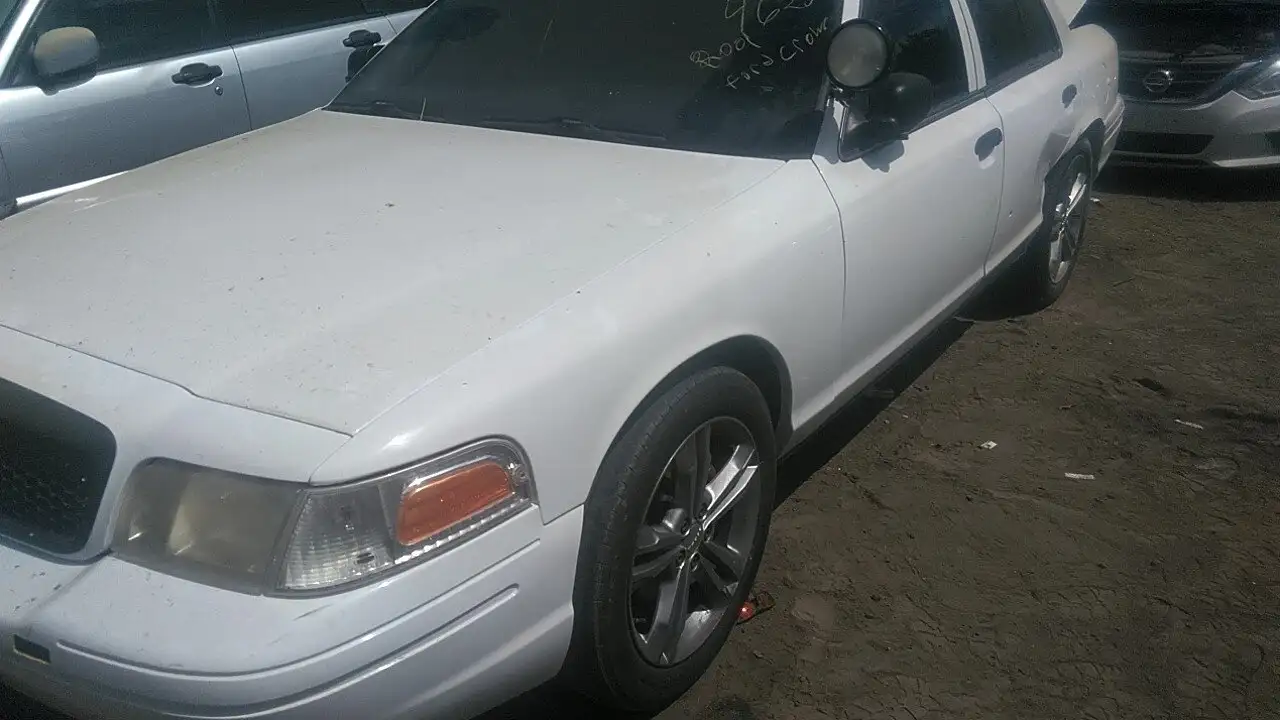 Photo of 2009 Ford Crown Victoria