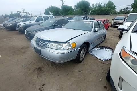 Photo of 2002 Lincoln Town Car
