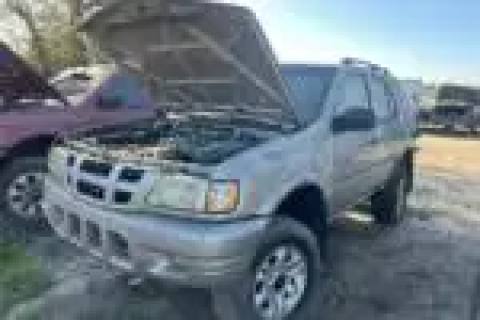Photo of 2004 Isuzu Rodeo