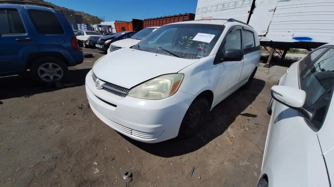 Photo of 2004 Toyota Sienna