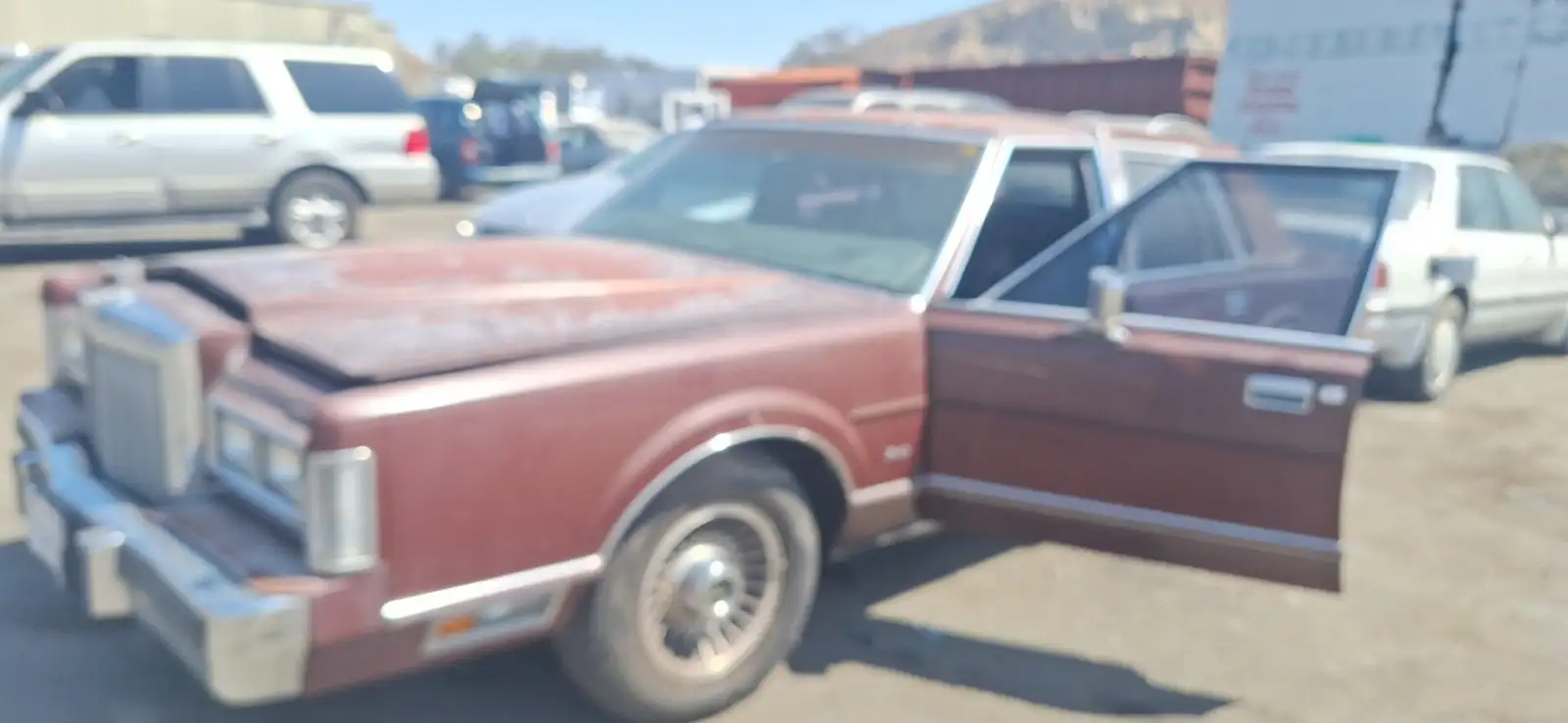 Photo of 1986 Lincoln Town Car