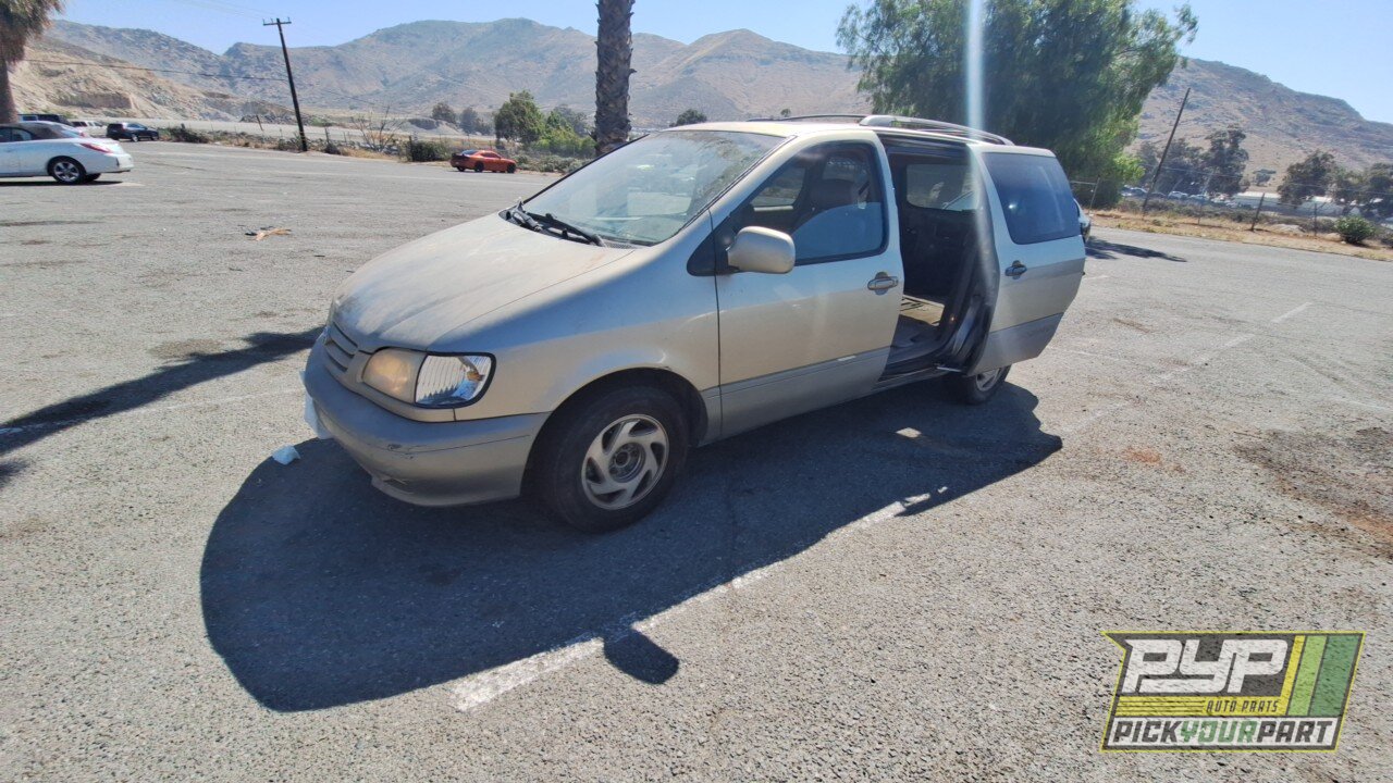 Photo of 2001 Toyota Sienna