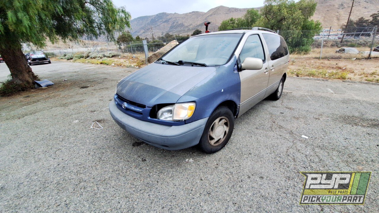 Photo of 2003 Toyota Sienna