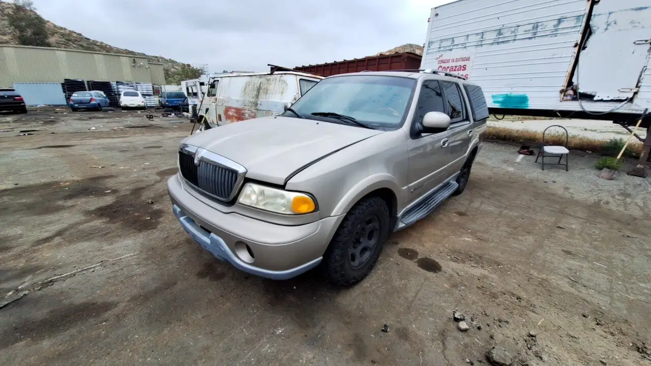 Photo of 2000 Lincoln Navigator