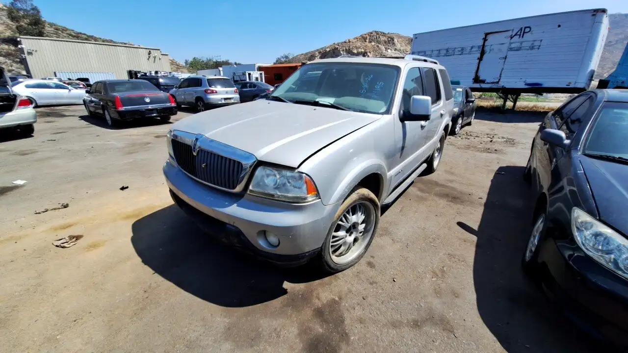 Photo of 2003 Lincoln Aviator