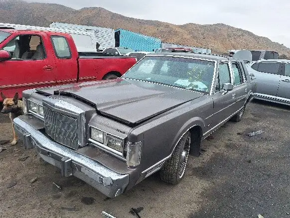 Photo of 1988 Lincoln Town Car