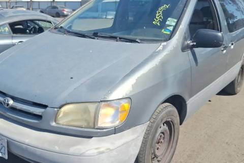 Photo of 1998 Toyota Sienna