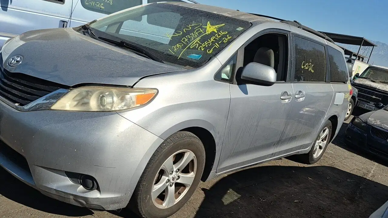 Photo of 2012 Toyota Sienna