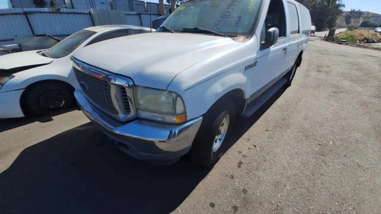 Photo of 2002 Ford Excursion