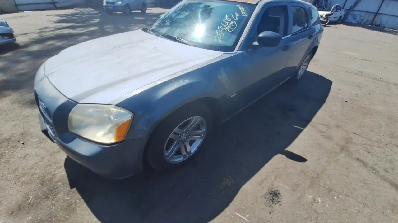 Photo of 2005 Dodge Magnum