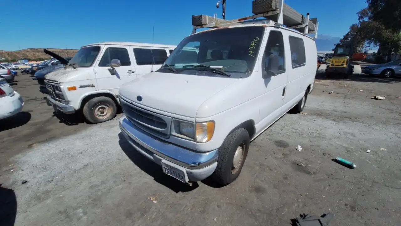 Photo of 2002 Ford E-150 Econoline