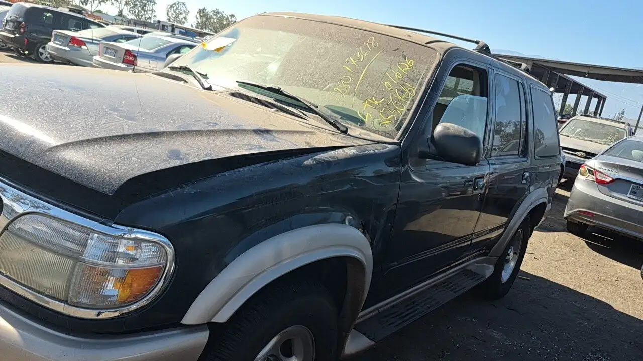 Photo of 2000 Ford Explorer