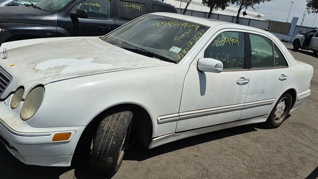 Photo of 2000 Mercedes-Benz E320