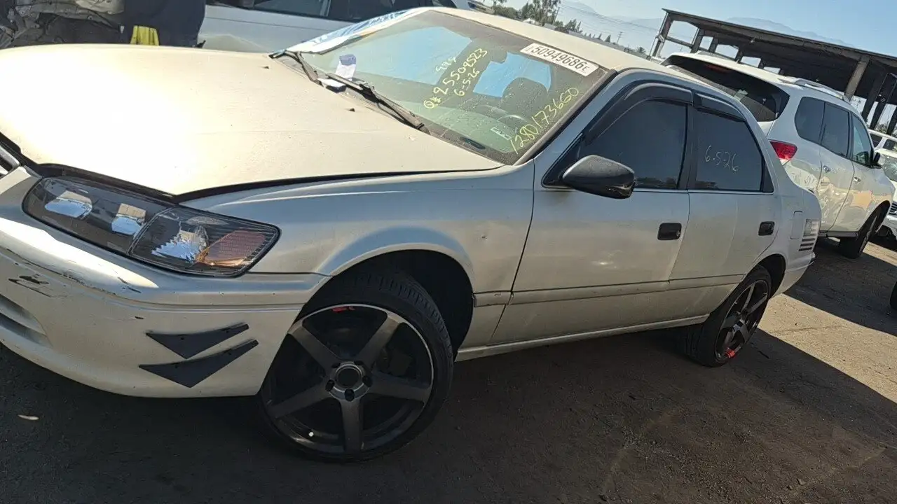 Photo of 2000 Toyota Camry