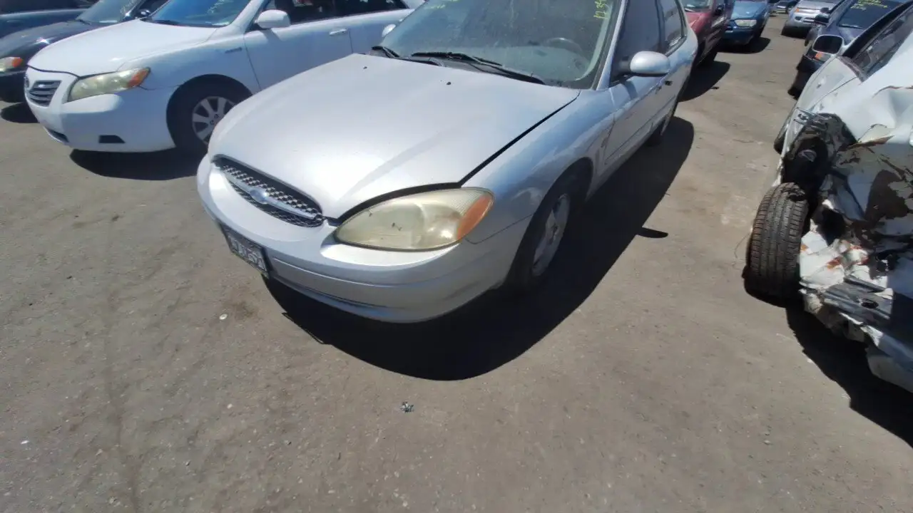 Photo of 2002 Ford Taurus