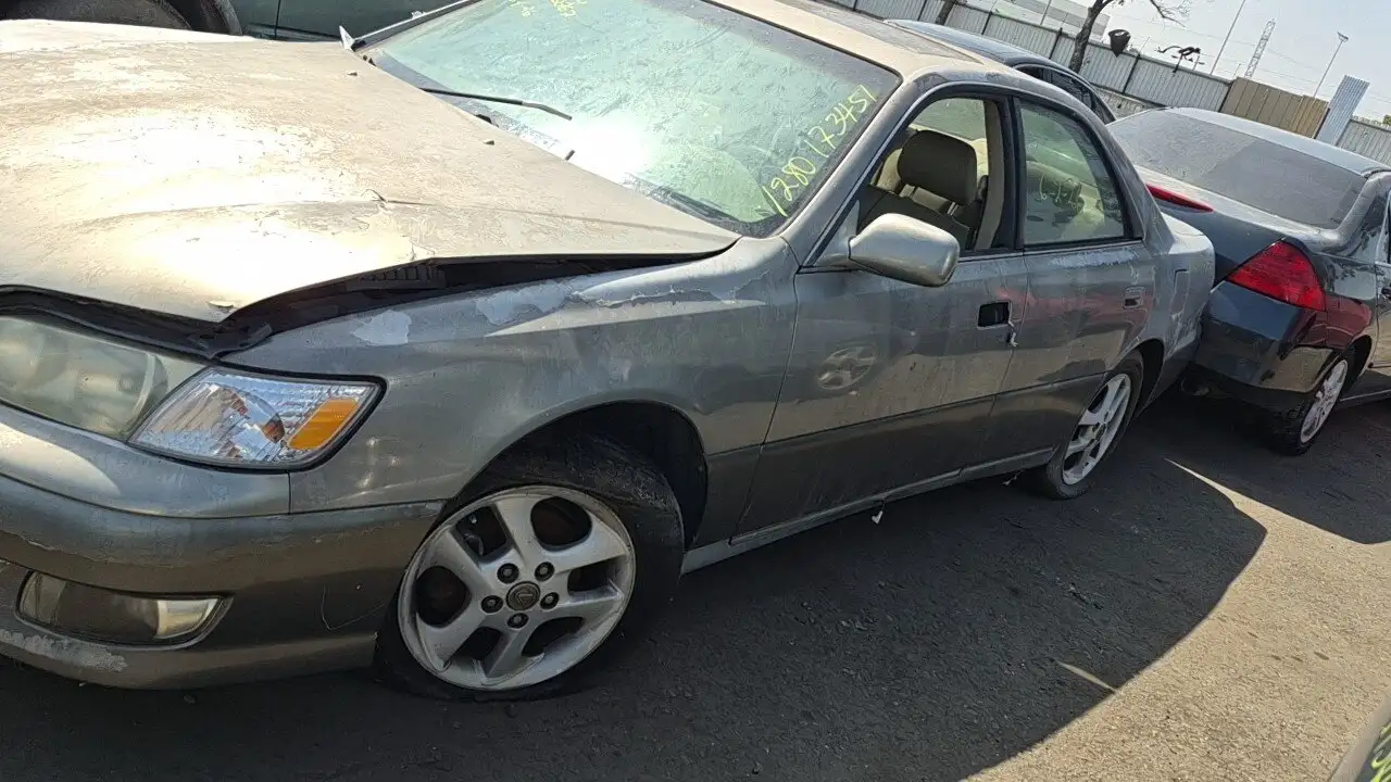 Photo of 2000 Lexus Es300