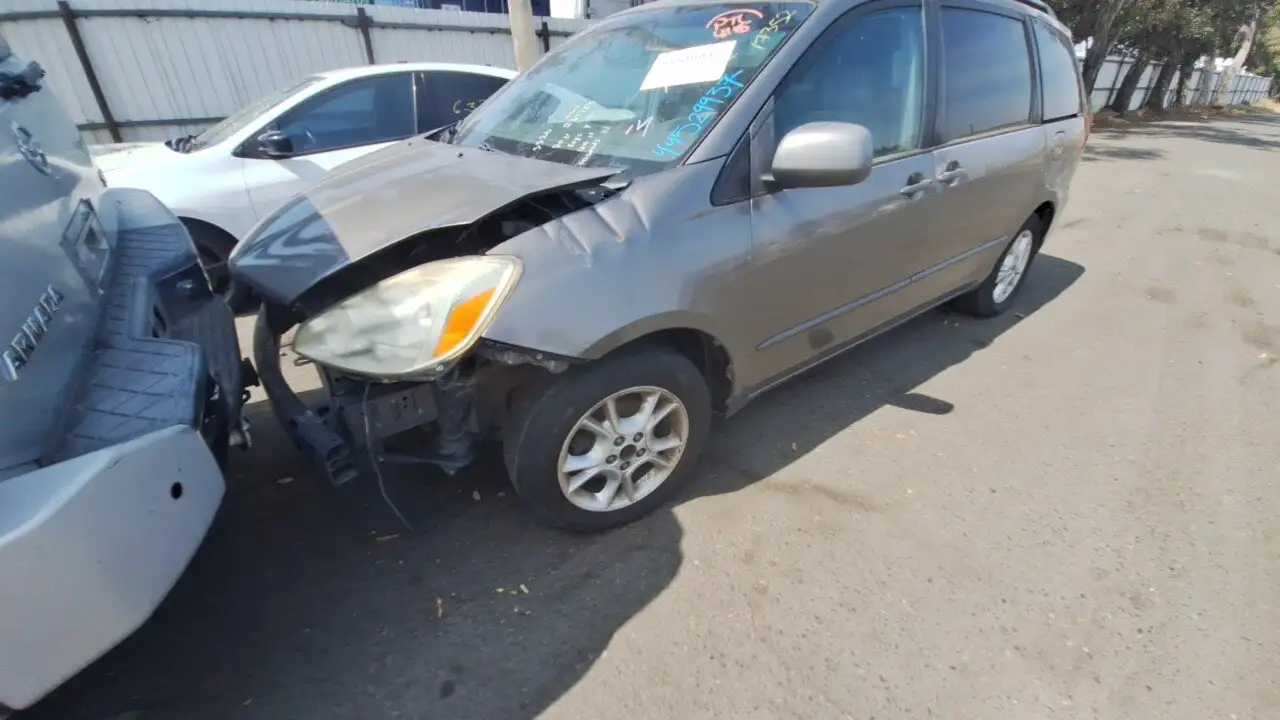 Photo of 2005 Toyota Sienna