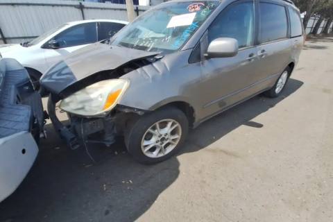 Photo of 2005 Toyota Sienna