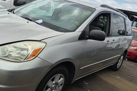 Photo of 2004 Toyota Sienna