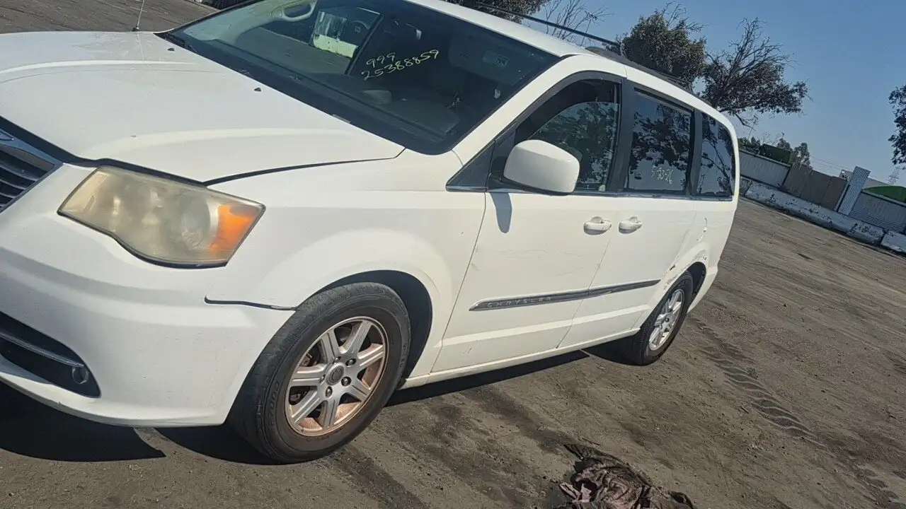 Photo of 2013 Chrysler Town & Country