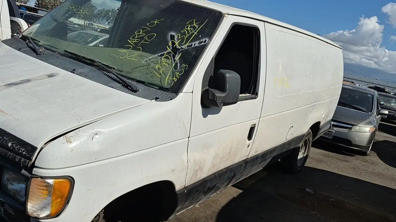 Photo of 2003 Ford E-250