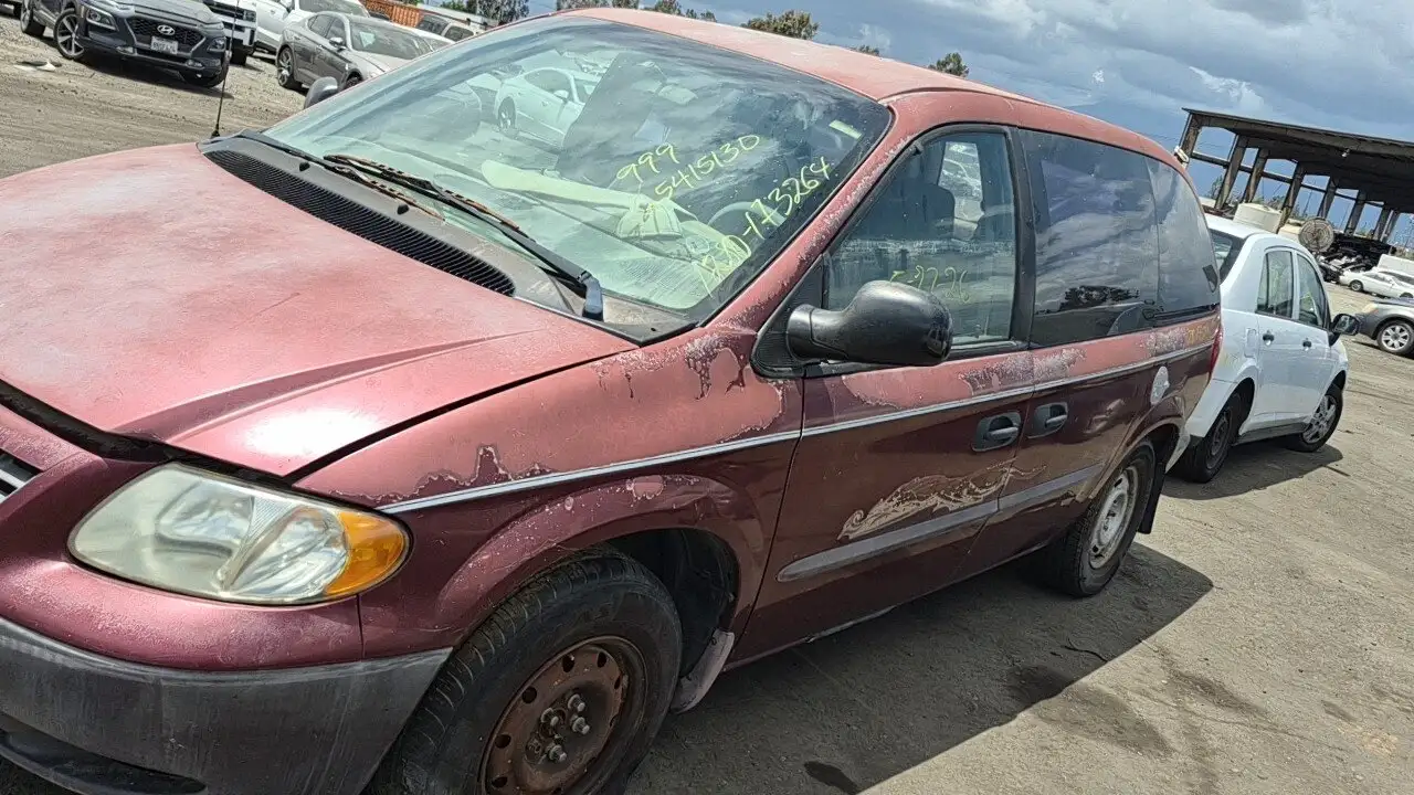 Photo of 2002 Chrysler Voyager