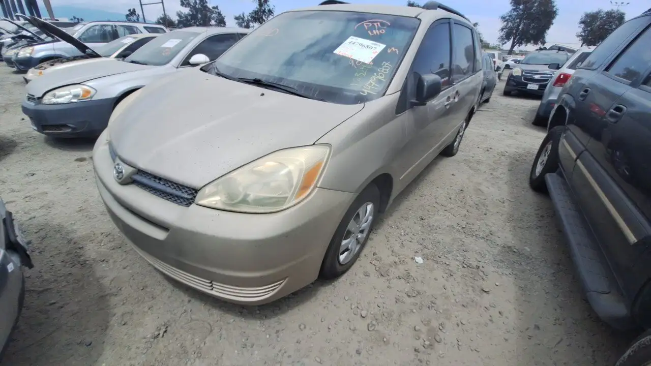 Photo of 2005 Toyota Sienna