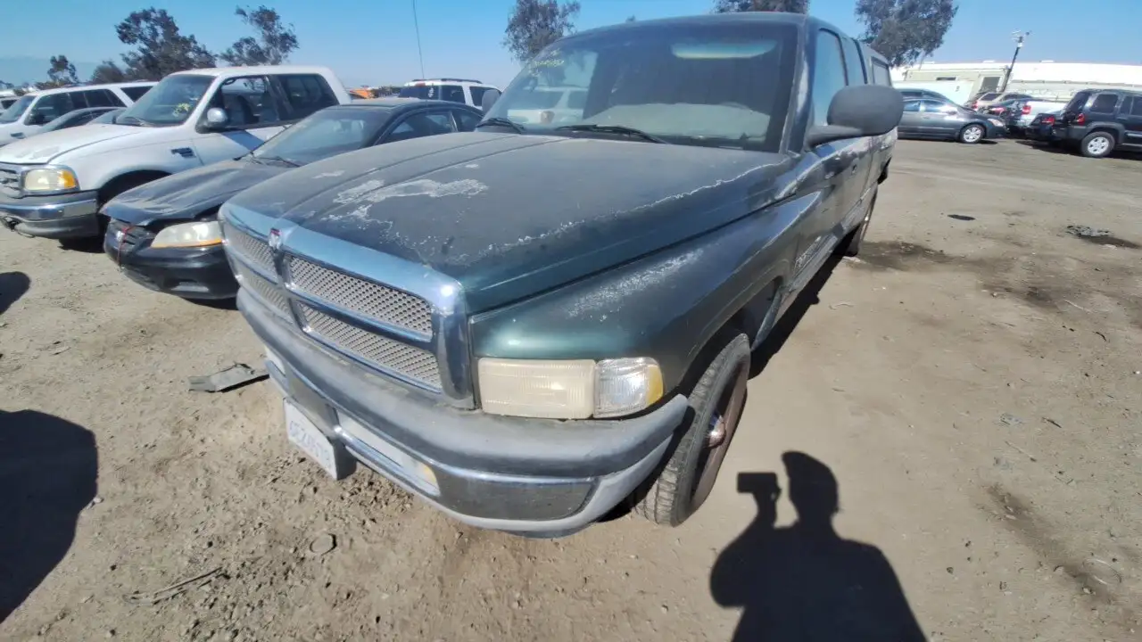 Photo of 2000 Dodge Ram 1500