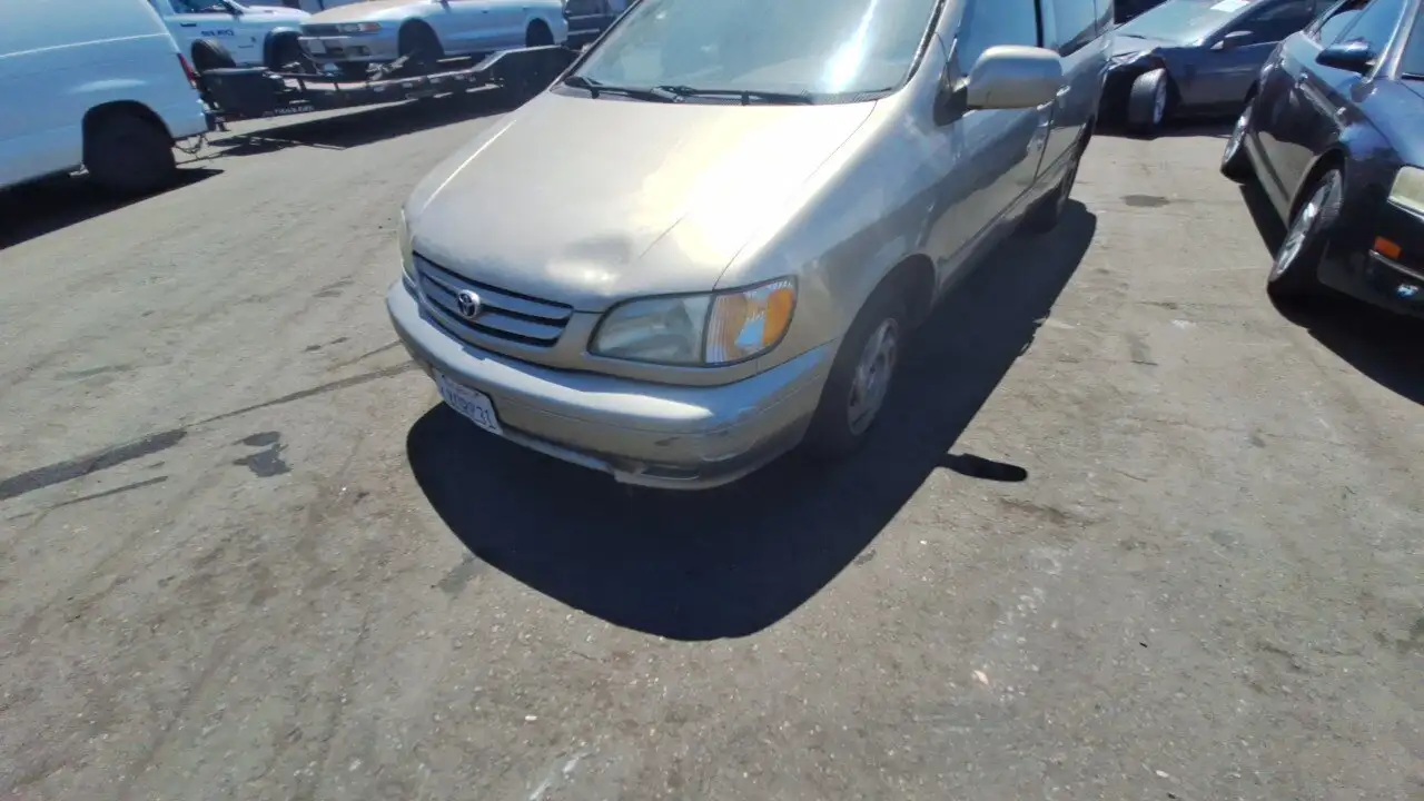 Photo of 2002 Toyota Sienna