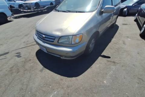 Photo of 2002 Toyota Sienna