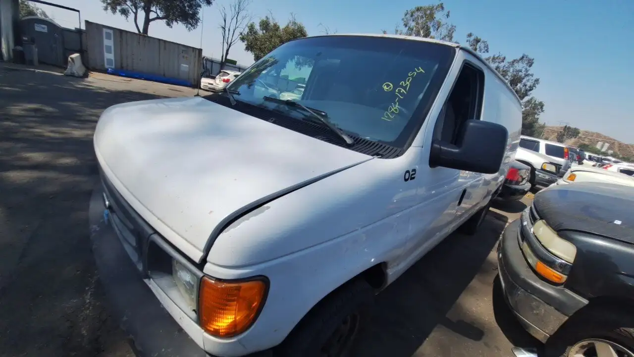 Photo of 2005 Ford E-150