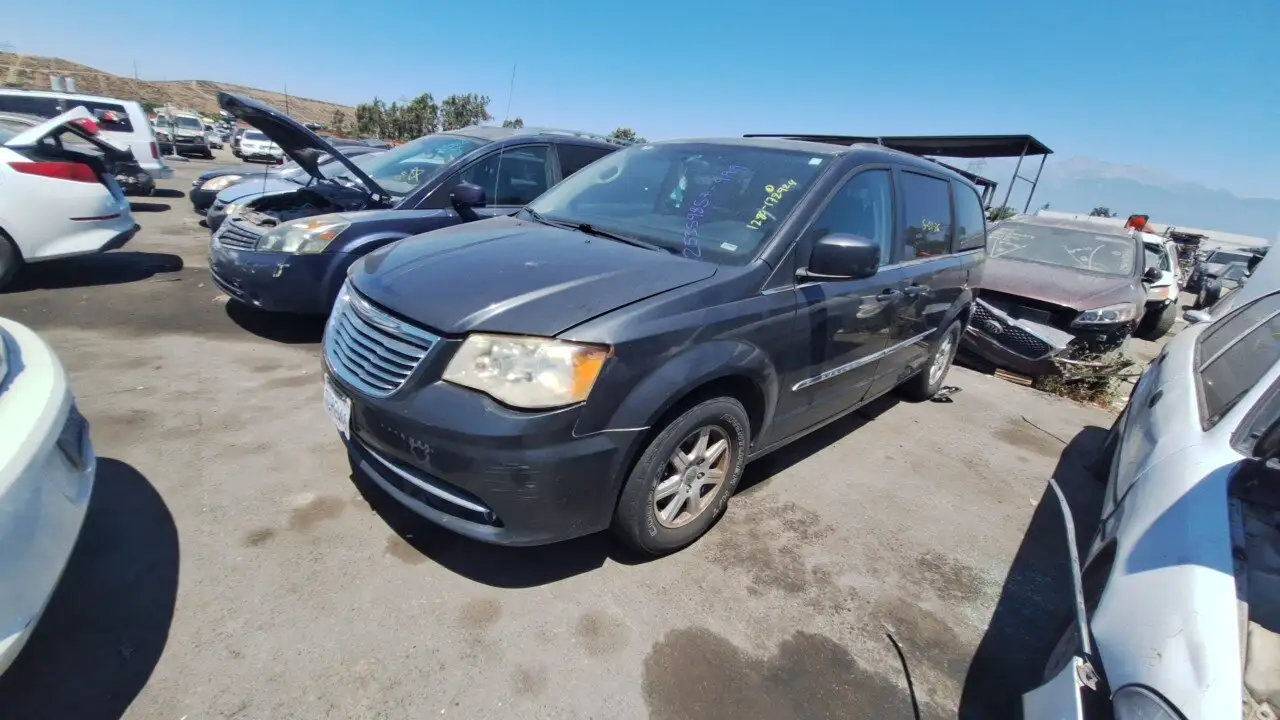 Photo of 2012 Chrysler Town & Country