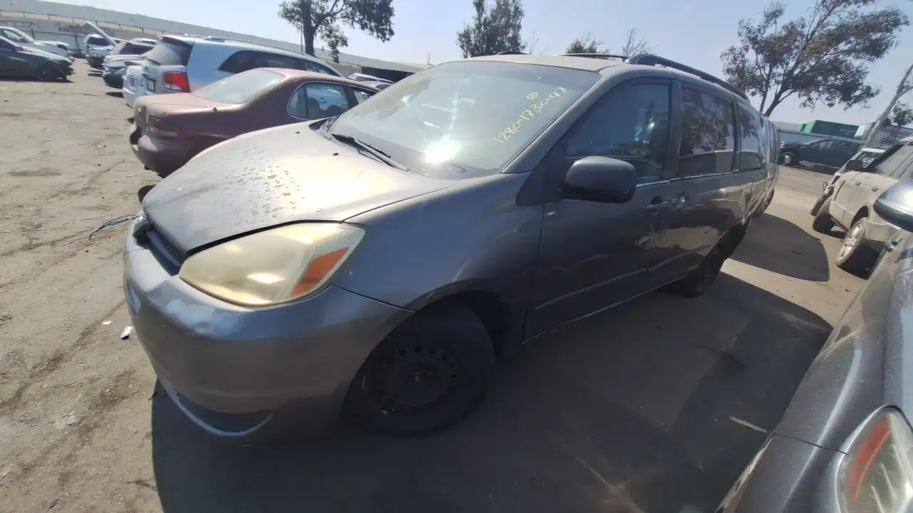 Photo of 2005 Toyota Sienna